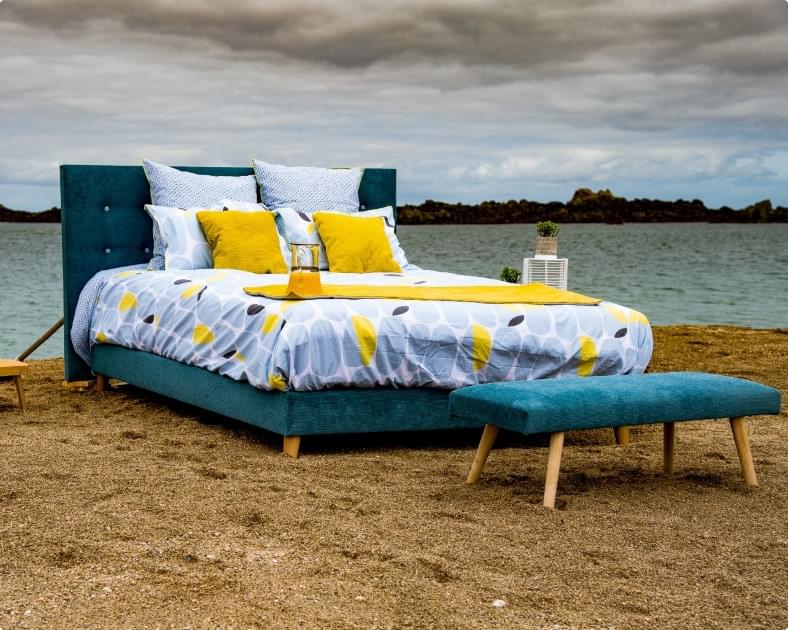 Photo d'un lit au bord de la mer